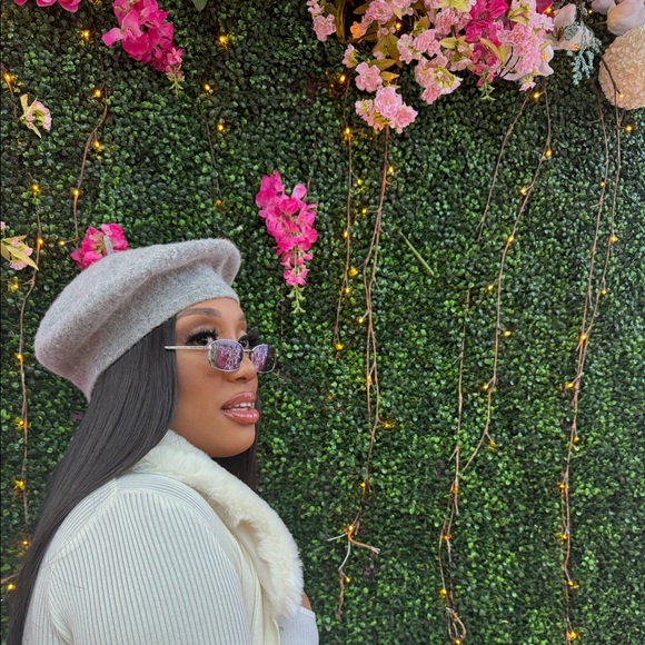 Meet your Posher, Kay - Picture 1 of 1